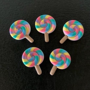 5 lollipop cabochons, lollipop flats, lollipop flatbacks, rainbow lollipop, rainbow sucker, fake lollipop, fake candy, miniature candy, flat