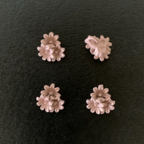 4 pink flower cluster charms, pink flower charm, pink flower pendant, pink flower jewelry, pink flowers, pastel flower, pastel, pink charms