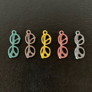 5 glasses charms, metal charms, glasses charm, glasses pendant, eye glass charm, eye glasses charm, glasses, glasses frames, colored glasses