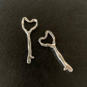 2 lg rustic silver skeleton keys, large skeleton key, skeleton key, skeleton key pendant, silver skeleton key, rustic key, key jewelry, key