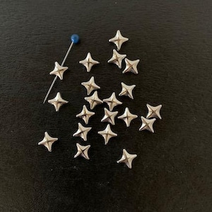 20 cuentas de estrella plateadas de 4 puntos, cuentas de estrella plateadas, cuentas de estrella, estrella de 4 puntas, cuentas de plata, cuentas espaciadoras, cuentas espaciadoras de plata, cuentas de estrella acrílicas