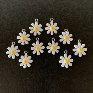 10 white flower charms, flower charm, flower charm set, flower pendants, white flower charm, flower pendant, flowers, flower charm pendant