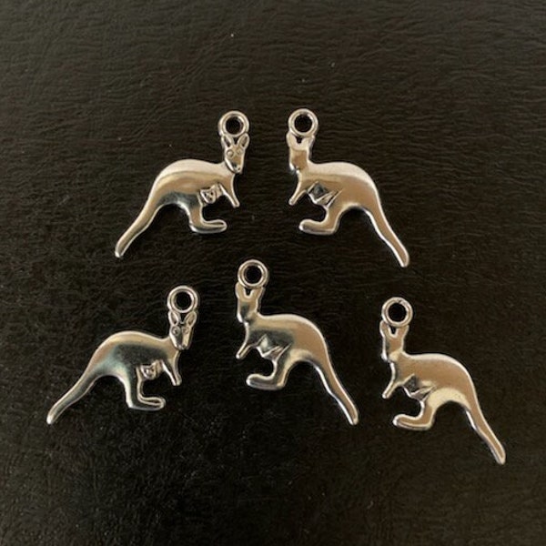 5 kangaroo charms, kangaroo charm, kangaroo pendant, kangaroo jewelry, animal charms, zoo animal charms, marsupial, silver charms, kangaroo