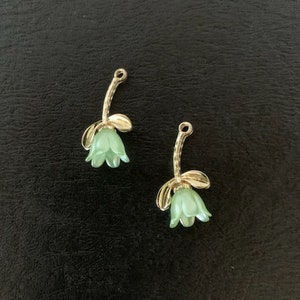 2 mint green tulip charms, tulip charm, tulip jewelry, green tulip charms, charms tulip, tulip jewelry, tulip pendant, tulip charm set, mint