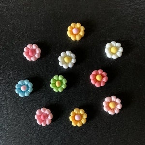 10 random mix flower cabochons, flower cabochon, flower cabachon, flower flat, cabochon flowers, resin flowers, small flowers, hair flowers