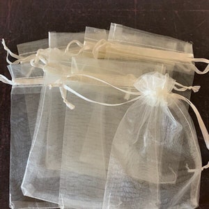 8 cream or lilac organza bags, organza bags, organza bags 4 X 6, purple organza bags, cream organza bag, jewelry bags, gift bags, organza
