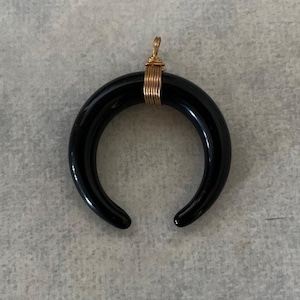 1 black crescent horn pendant, crescent moon charm, crescent moon charm bulk, crescent charm, moon charm, charm moon, gothic charms, moons