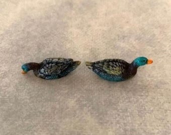 2 miniature ducks, dollhouse miniatures, miniatures ducks, miniatures, miniatures for dollhouse, doll house minaitures, mini ducks, ducks