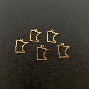 5 gold Minnesota charms, minnesota charm, minnesota pendant, state pendant, state charms, gold state charms, minnesota jewelry, minnesota