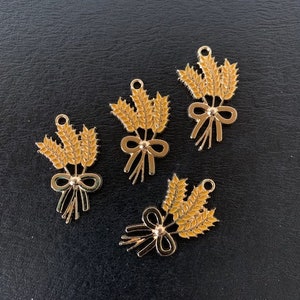 4 gold wheat charms, wheat charm, harvest charms, wheat pendant, wheat jewelry, farm charm, gold wheat, wheat sheaf, sheaf of wheat, wheat