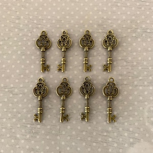 8 bronze key charms, bronze key, key charm, key charms bulk, bulk keys, key pendant, journal charm, keys bulk, bronze key pendant, keys