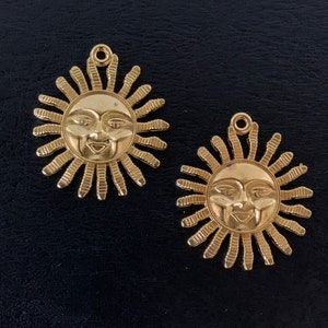 2 gold sun charms, metal charms, charm bracelet, sun charm, sun charm gold, charm sun gold, sun pendant, sun pendant gold, sun face, sun