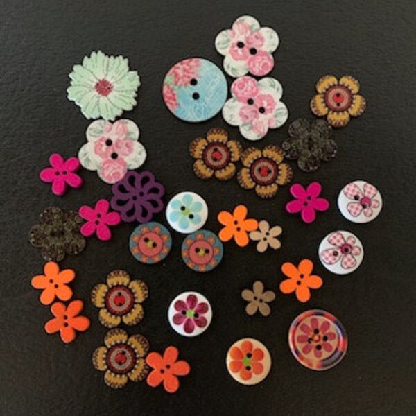 30 assorted flower buttons, flower buttons, flower button, wood flower buttons, wood buttons, oval buttons, large flower buttons, buttons