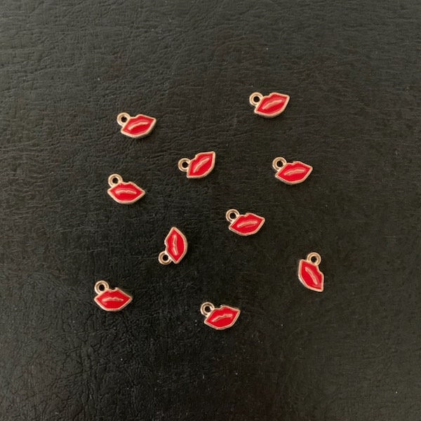 10 mini lips charms, red lips charms, lips charm, red lips, mini charm pack, mini charms, face charm, kiss charm, girl charm, feminine charm