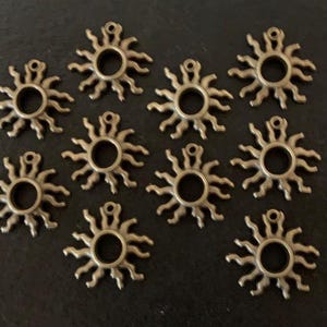 10 bronze sun charms, metal charm, charm bracelet, sun charm, sun charm bulk, sun pendant, sun pendent, bronze sun charm, bronze sun pendant