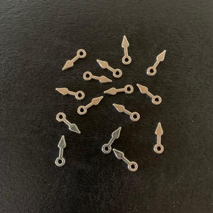 15 mini silver pointer charms, arrow charm, steampunk charms, mini arrow, silver arrow, pointer, pointer jewelry, arrow jewelry, arrows