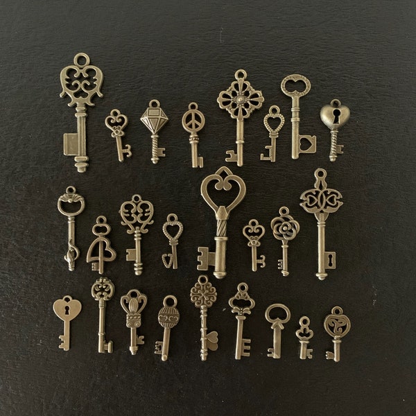 25 random mix bronze keys, bronze key, key charm, key charms bulk, bulk keys, key pendant, assorted keys, journal key, keys bulk, craft keys