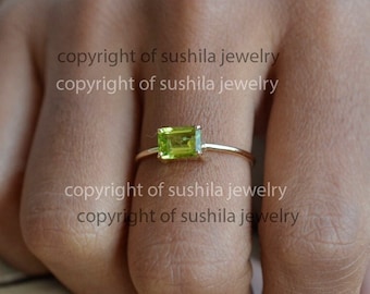 Anillo de peridoto: Gema verde natural, banda de oro amarillo de 14k, piedra de nacimiento de agosto.