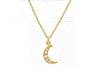 14k Yellow Gold Diamond Crescent Moon Necklace: SI Clarity