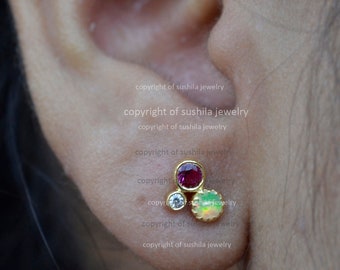 Clous d'oreilles faits main en or 14 carats : bijoux minimalistes en opale, rubis et diamants