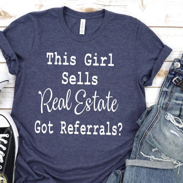 Esta chica vende bienes raíces - Agente inmobiliario - Camiseta de agente inmobiliario - Regalo para agente inmobiliario - Corredor inmobiliario - Marketing inmobiliario - Camiseta de mujer