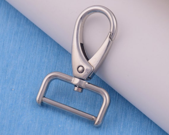 Snap clip fastener outlet