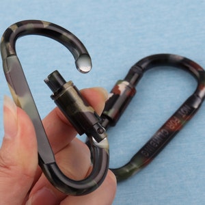 Camouflage Aluminum Carabiner Clip: Locking Keychain Hook (82x45mm)