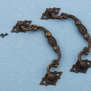 Vintage Flower Drawer Pull: Antique Brass Dresser Handle (116mm)