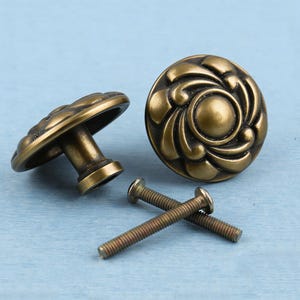Antique Brass Floral Cabinet Knob - Vintage Dresser Drawer Pull (30mm)