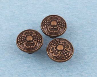 Antique Brass Floral Cabinet Knob - Vintage Dresser Drawer Pull (32mm)