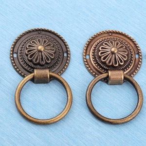 アンティーク真鍮フローラルリング引き出し取っ手 - 36 mm