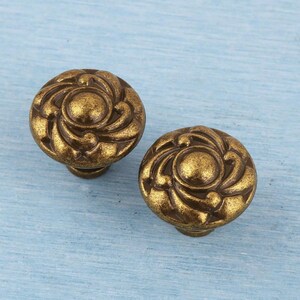 Pomello per cassetto floreale in ottone vintage - 30 mm Ferramenta per mobili antica