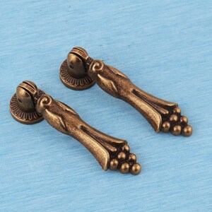 Antique Bronze Grape Drawer Pull : Vintage Cabinet Handle, Decorative Furniture Pull with Screws