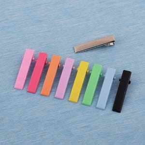 Kolorowe metalowe spinki do włosów w kształcie krokodylków: spinki zatrzaskowe (32 x 7 mm)