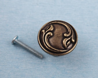 Antique Brass Flower Drawer Pull: Victorian Cabinet Knob, 30mm