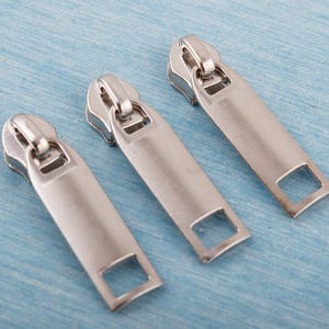 Custom Metal Zipper Pull Slider: Silver Alloy, 5# Nylon Coil