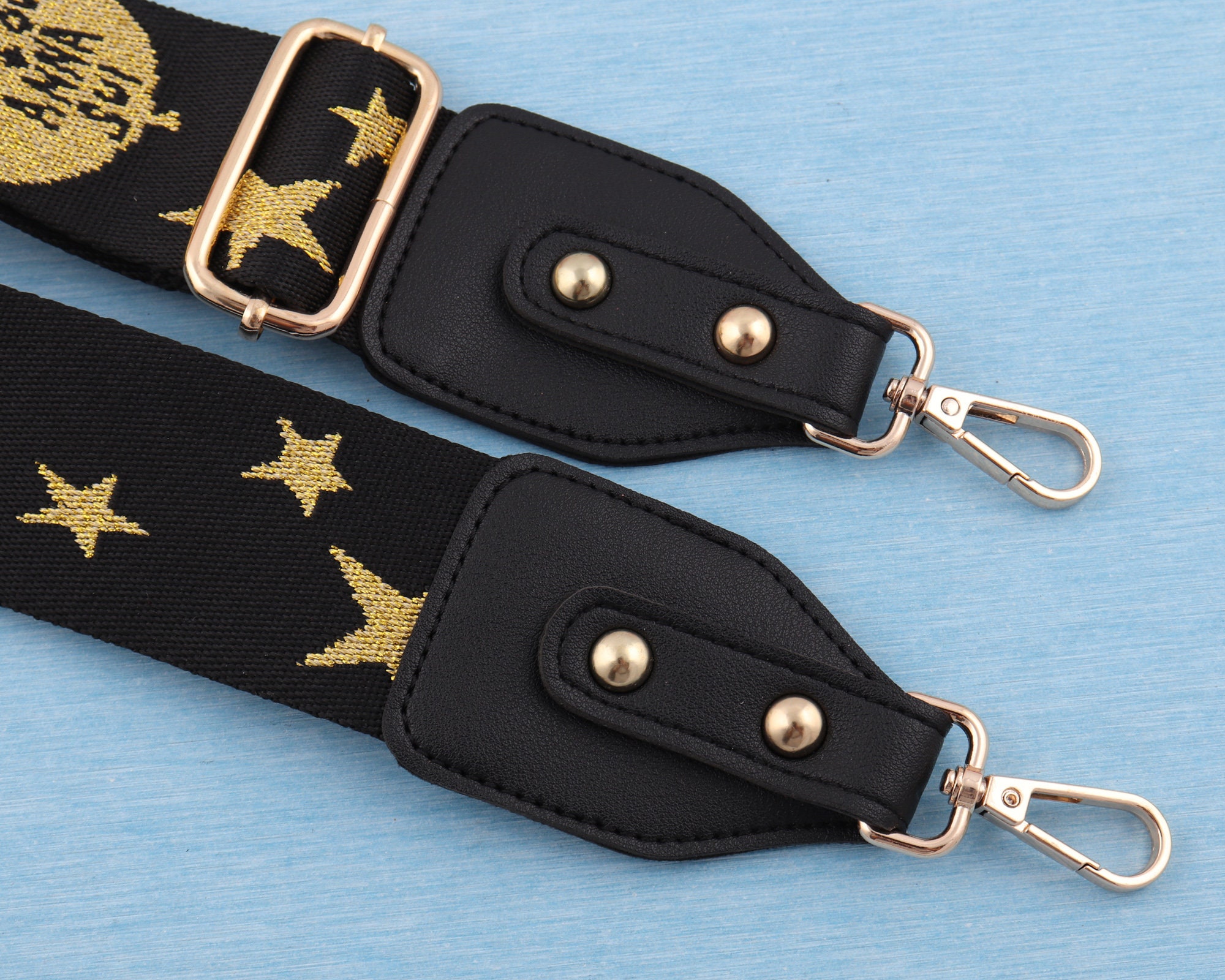 OHGA ブラックストラップパンプス ゴールドバックル付き OHGA ブラックストラップパンプス ゴールドバックル付き