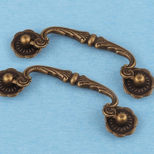Vintage Ornate Scroll Drawer Pull Handle, Antique Brass Flower Base Furniture Hardware