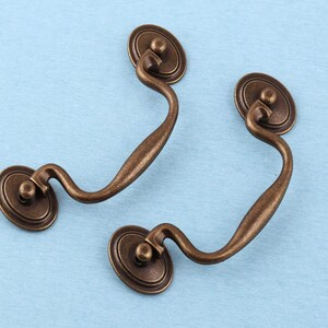 Vintage Flower Drawer Pull: Antique Brass Dresser Handle (131mm)