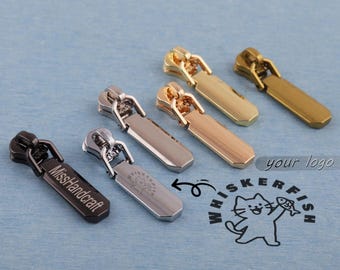 Op maat gegraveerde ritssluiting: metalen en leren ritssluiting (47 x 12 mm)