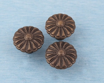 Antique Brass Floral Cabinet Knob – 34mm Victorian Drawer Pull Handle
