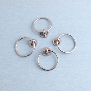 Boutons de tiroir ronds argentés à anneau pendants :Quincaillerie de la poignée,Quincaillerie pour les meubles (69 mm)