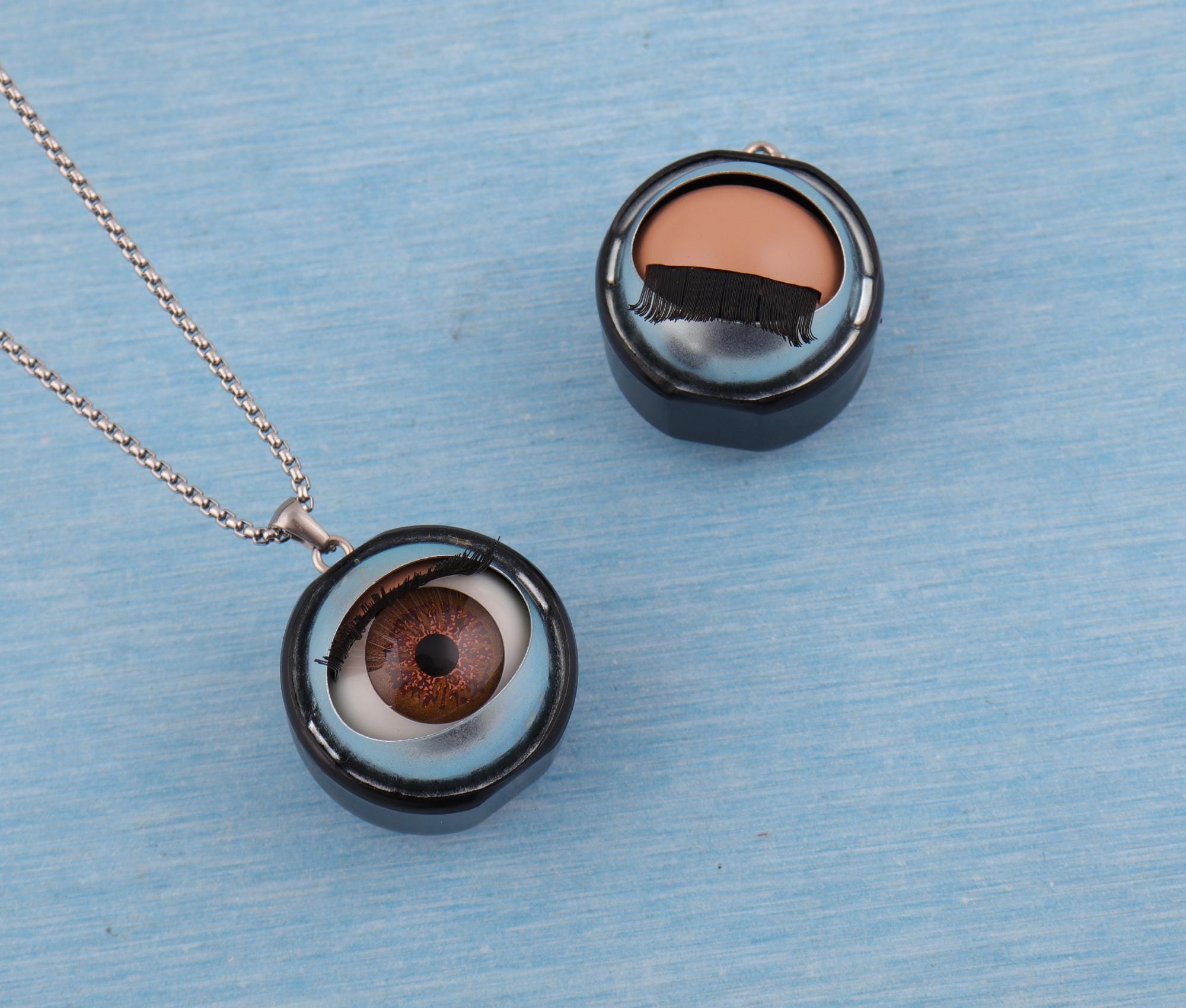 点滅するドールアイネックレス：動く目玉ペンダント、ステンレス