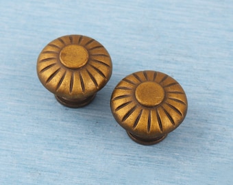 Brass Flower Drawer Pull: Victorian Cabinet Knob, 27*22mm