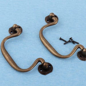Vintage Flower Drawer Pull: Antique Brass Dresser Handle (100mm)