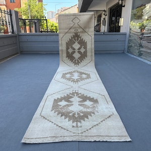 Handvävd turkisk löparmatta i ull, beige geometrisk medaljong, 3x12 vintagestil