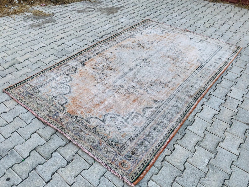 Vintage Anatolian 5.7x9.0 FT Large Rug Geometric Medallion image 0