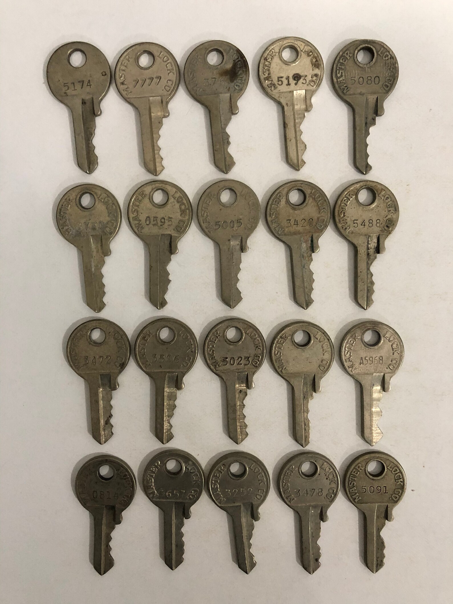 Antique 20 Master Keys Flat Keys Skeleton Keys Rusty Keys 75 Etsy