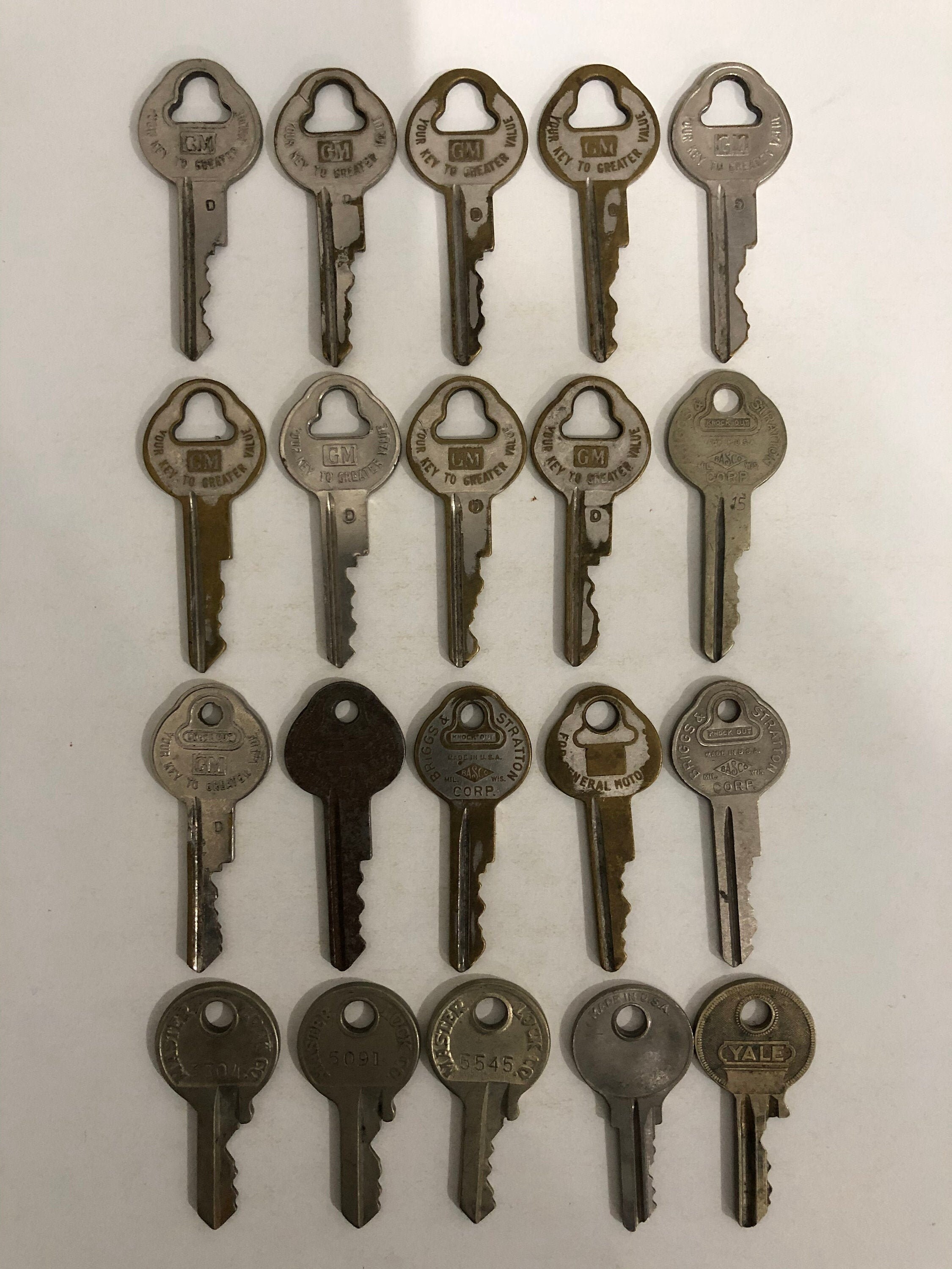 Antique 20 Keys Flat Keys Skeleton Keys Rusty Keys 90 Etsy