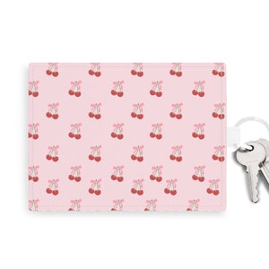Monedero y llavero con tarjetero de piel de color blanco cereza de Coquette / Monedero delgado para mujer con llavero / Llavero retro con forma de fruta